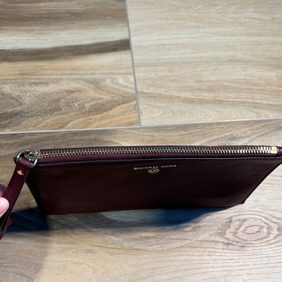 Michael Kors Jet Set Travel Large Pebbled Leather Wristlet Pouch Burgundy - Picture 3 of 9